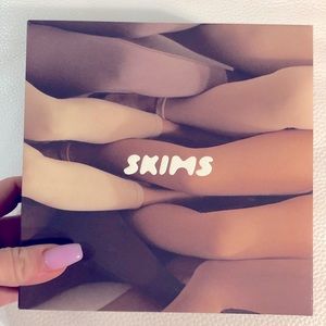 SKIMS *New!! Sculpting Legging Onyx size L/XL